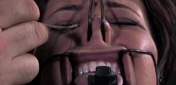  Gagged sub canned while mouth opened